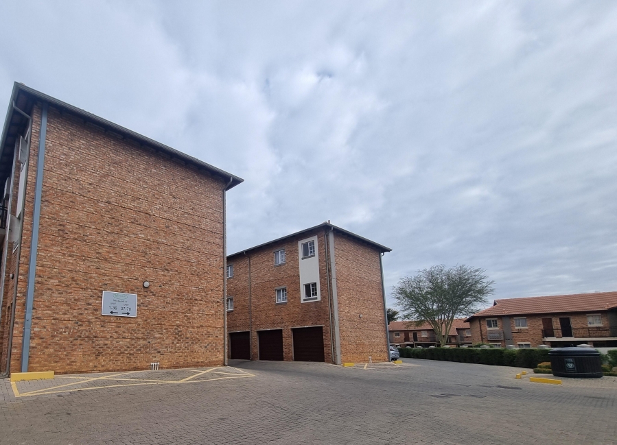 1 Bedroom Property for Sale in Newmark Estate Gauteng