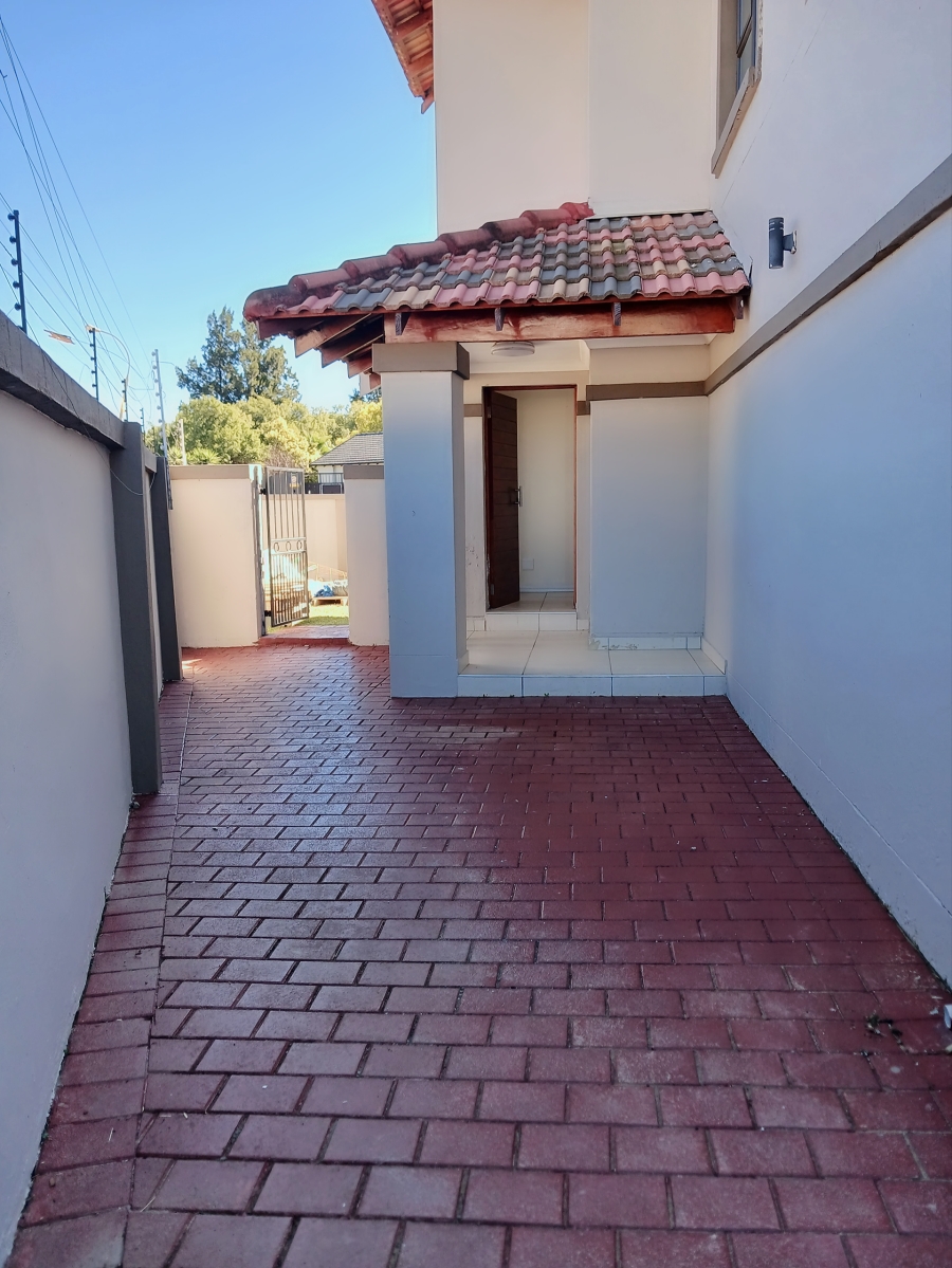 To Let 3 Bedroom Property for Rent in Strubensvallei Gauteng