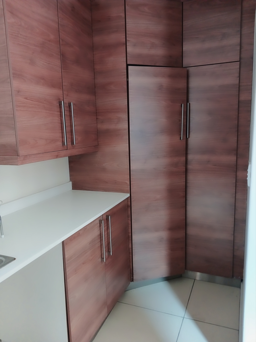 To Let 3 Bedroom Property for Rent in Strubensvallei Gauteng