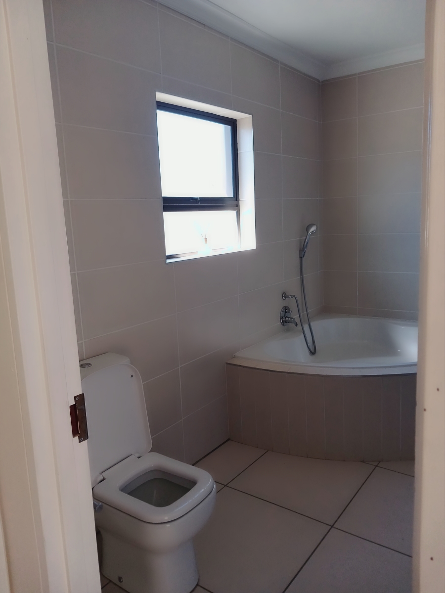 To Let 3 Bedroom Property for Rent in Strubensvallei Gauteng