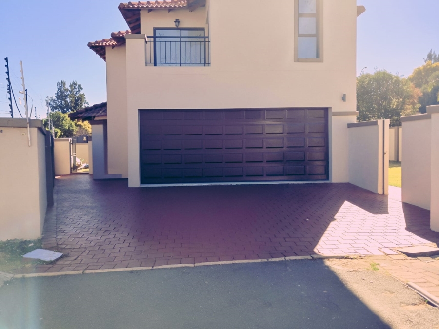 To Let 3 Bedroom Property for Rent in Strubensvallei Gauteng