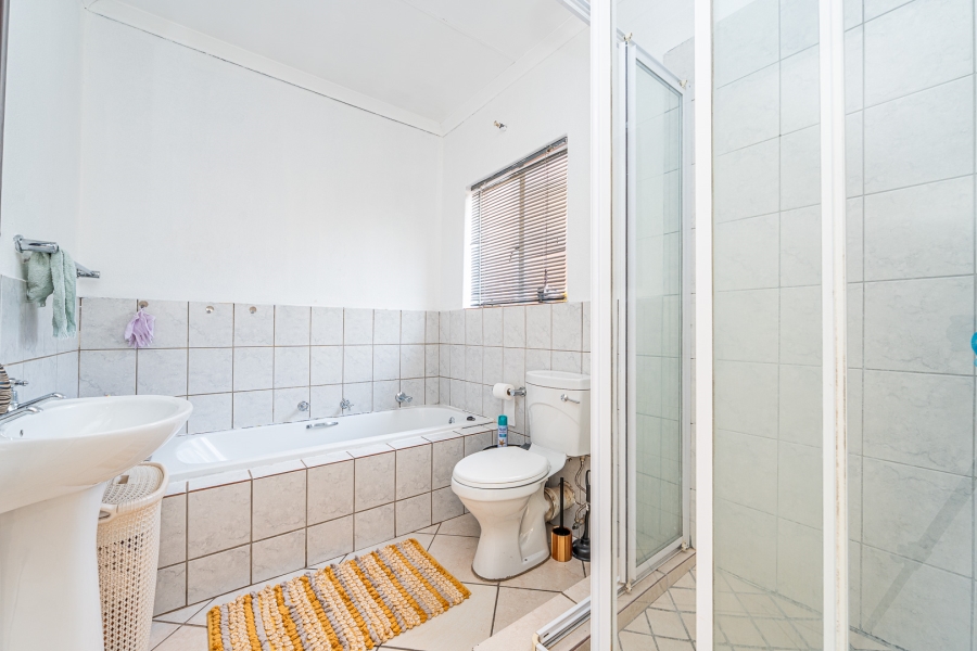 1 Bedroom Property for Sale in Willowbrook Gauteng