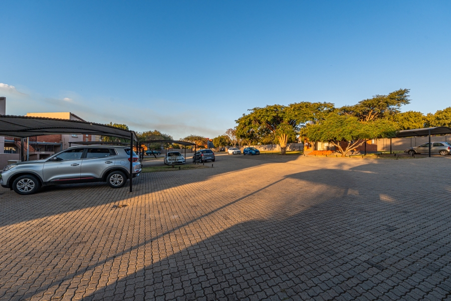 1 Bedroom Property for Sale in Willowbrook Gauteng