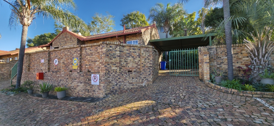 4 Bedroom Property for Sale in Faerie Glen Gauteng