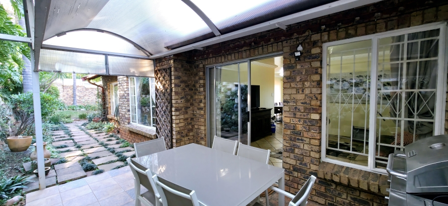 4 Bedroom Property for Sale in Faerie Glen Gauteng
