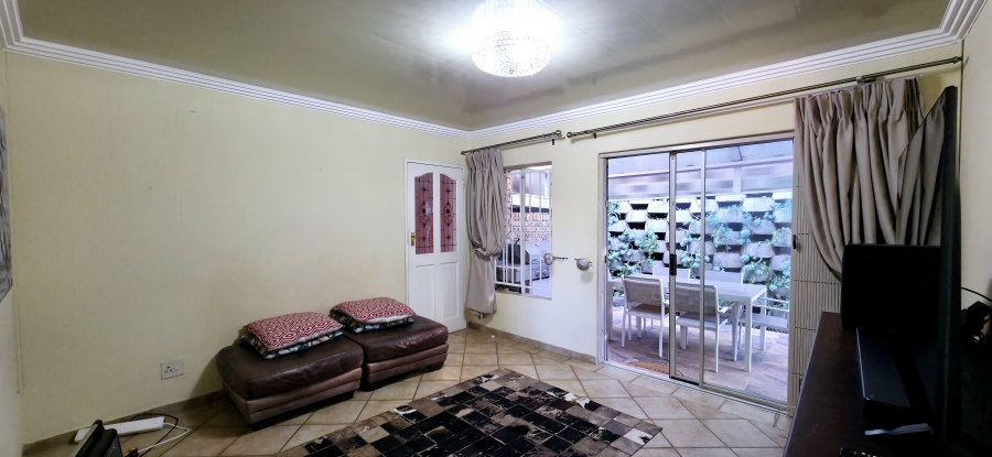 4 Bedroom Property for Sale in Faerie Glen Gauteng