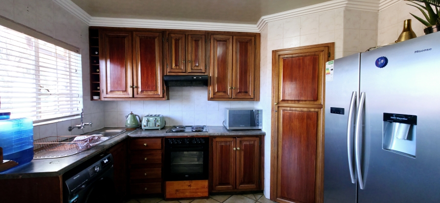 4 Bedroom Property for Sale in Faerie Glen Gauteng