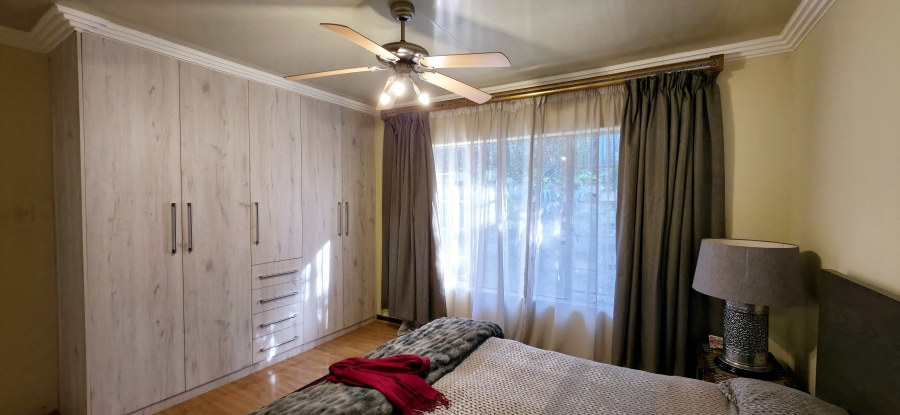 4 Bedroom Property for Sale in Faerie Glen Gauteng