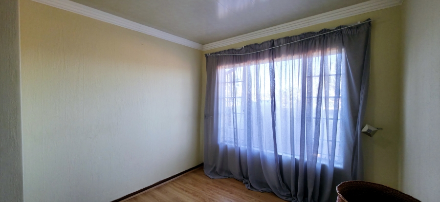 4 Bedroom Property for Sale in Faerie Glen Gauteng