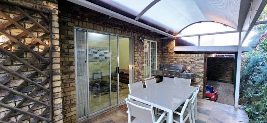 4 Bedroom Property for Sale in Faerie Glen Gauteng