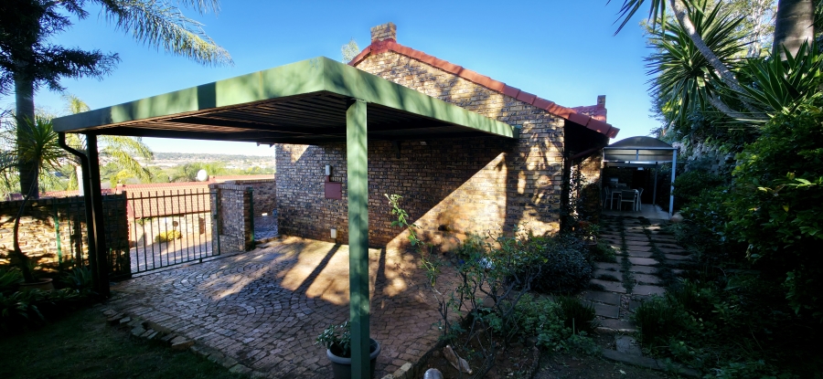 4 Bedroom Property for Sale in Faerie Glen Gauteng