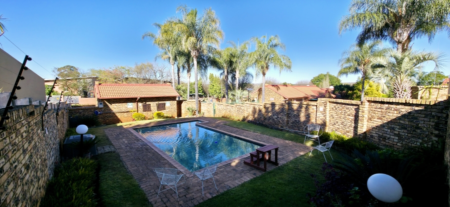 4 Bedroom Property for Sale in Faerie Glen Gauteng