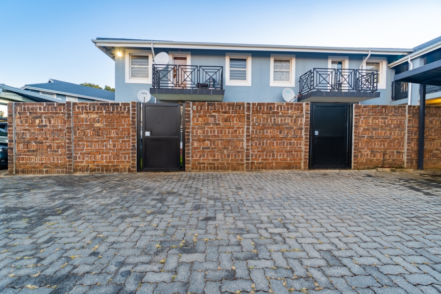 To Let 2 Bedroom Property for Rent in Weltevreden Park Gauteng