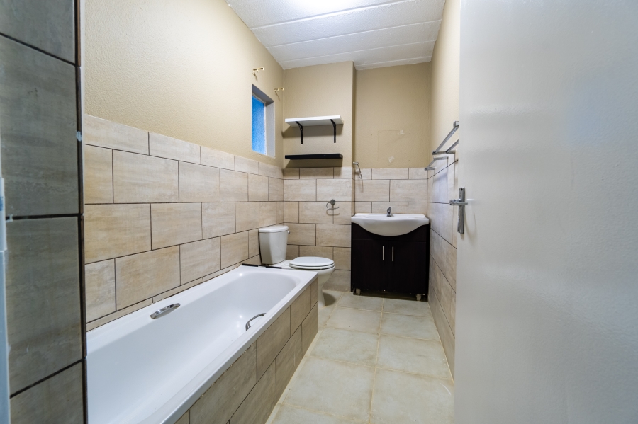 To Let 2 Bedroom Property for Rent in Weltevreden Park Gauteng