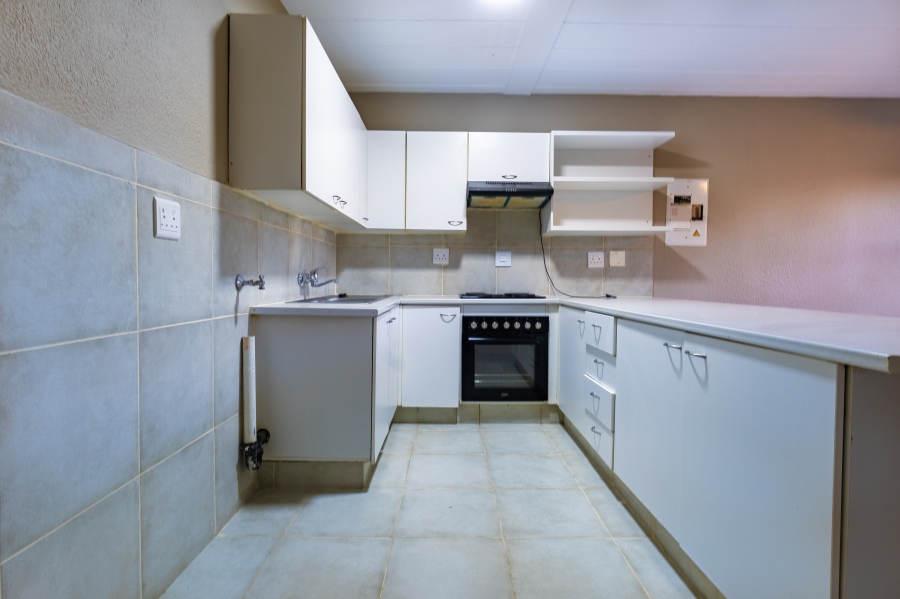 To Let 2 Bedroom Property for Rent in Weltevreden Park Gauteng