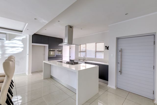 To Let 4 Bedroom Property for Rent in Morningside Gauteng