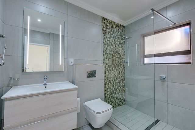 To Let 4 Bedroom Property for Rent in Morningside Gauteng