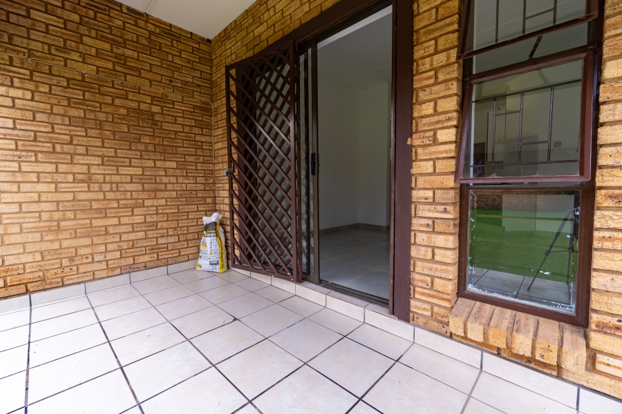 To Let 2 Bedroom Property for Rent in Allens Nek Gauteng