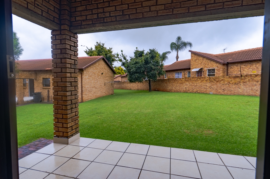To Let 2 Bedroom Property for Rent in Allens Nek Gauteng