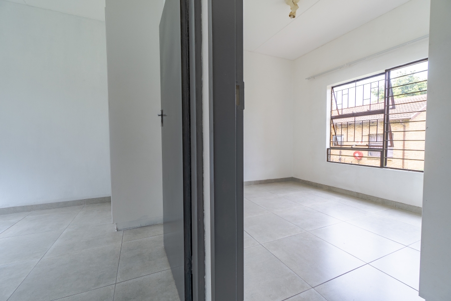 To Let 2 Bedroom Property for Rent in Allens Nek Gauteng