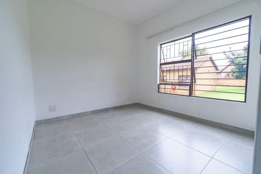 To Let 2 Bedroom Property for Rent in Allens Nek Gauteng