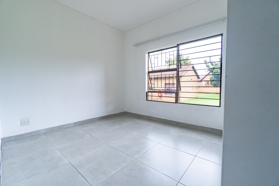 To Let 2 Bedroom Property for Rent in Allens Nek Gauteng