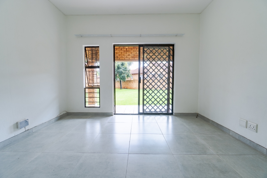 To Let 2 Bedroom Property for Rent in Allens Nek Gauteng