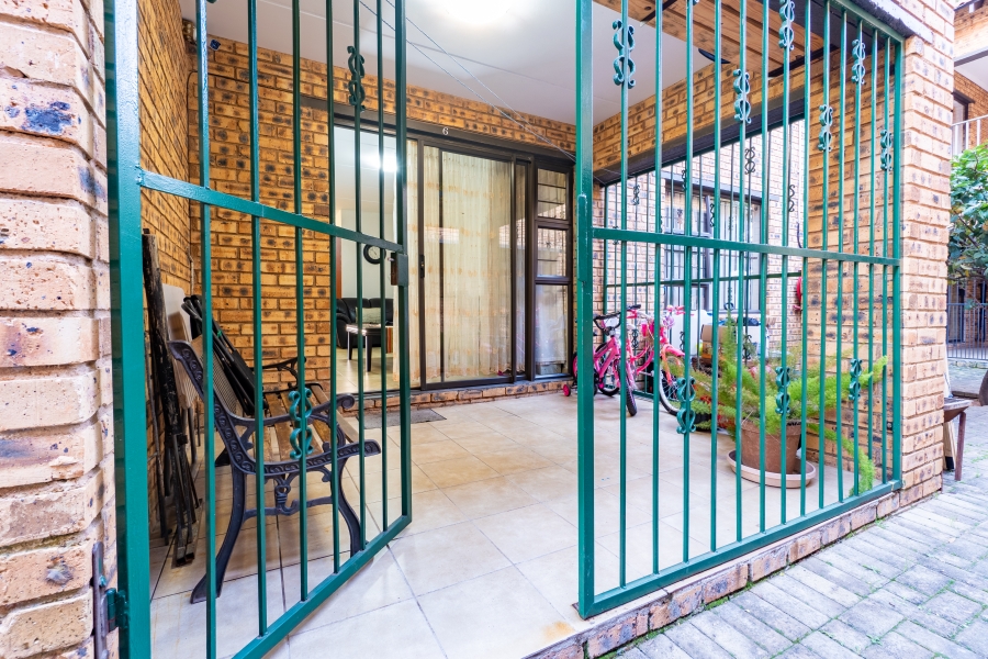 To Let 2 Bedroom Property for Rent in Florida Gauteng