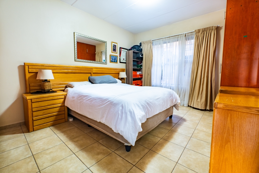 To Let 2 Bedroom Property for Rent in Florida Gauteng