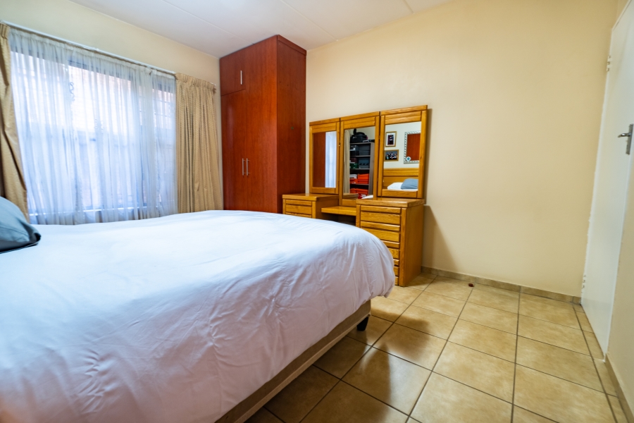 To Let 2 Bedroom Property for Rent in Florida Gauteng