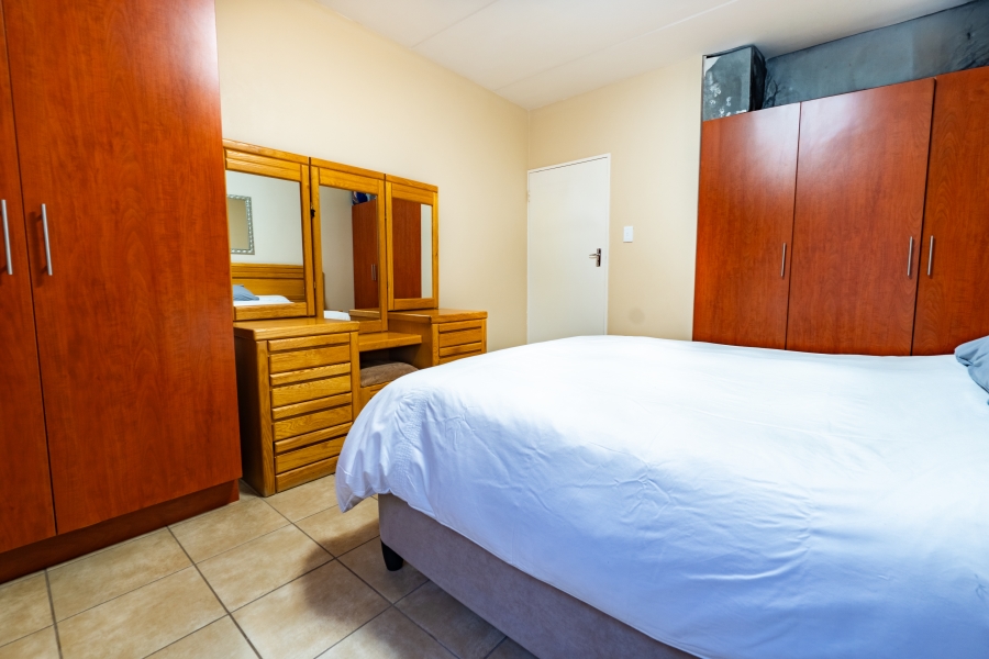 To Let 2 Bedroom Property for Rent in Florida Gauteng