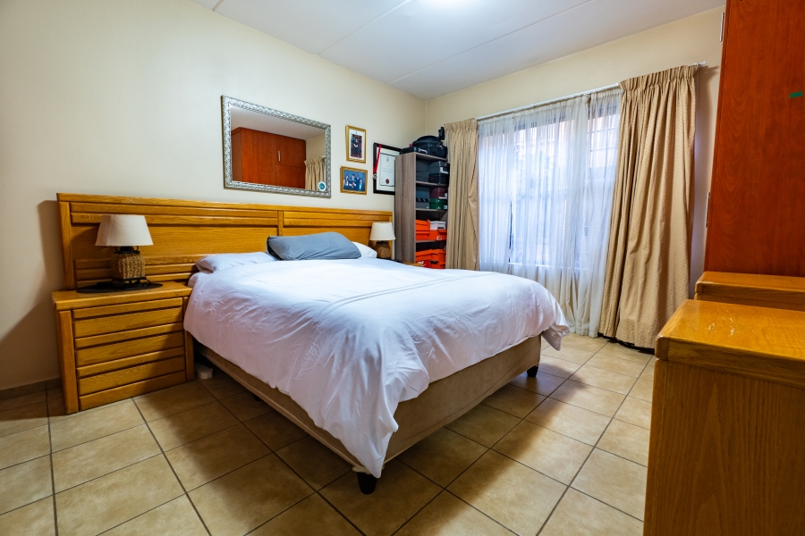 To Let 2 Bedroom Property for Rent in Florida Gauteng
