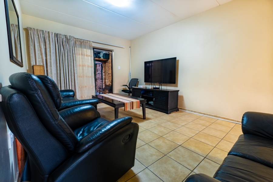 To Let 2 Bedroom Property for Rent in Florida Gauteng