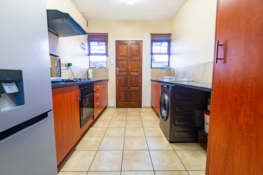 To Let 2 Bedroom Property for Rent in Florida Gauteng