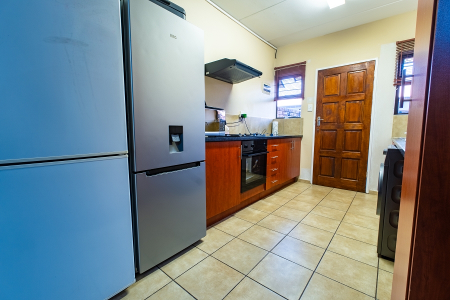 To Let 2 Bedroom Property for Rent in Florida Gauteng
