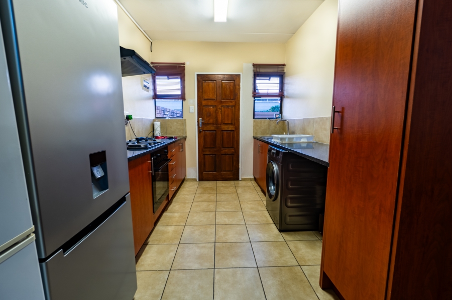 To Let 2 Bedroom Property for Rent in Florida Gauteng