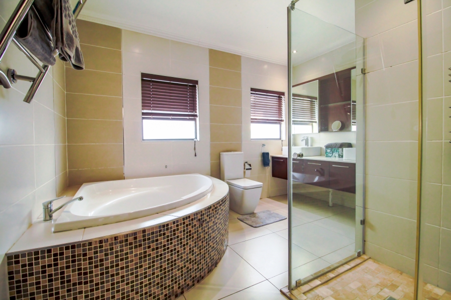 4 Bedroom Property for Sale in Copperleaf Estate Gauteng