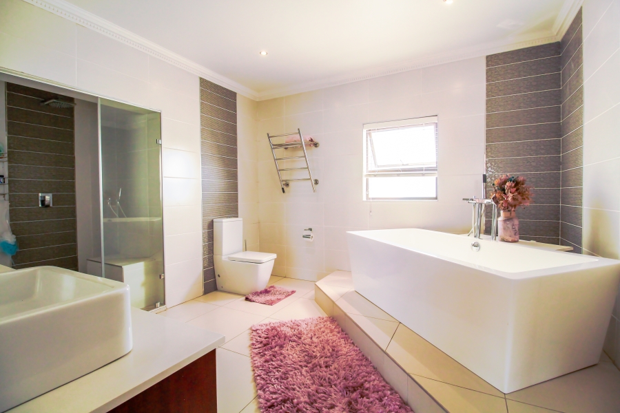 4 Bedroom Property for Sale in Copperleaf Estate Gauteng