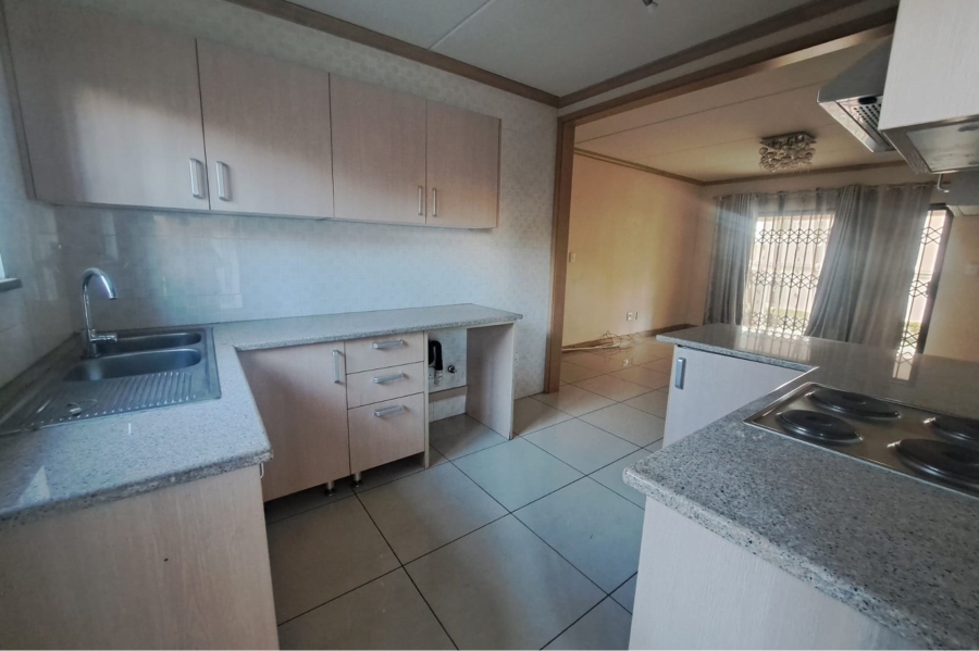 2 Bedroom Property for Sale in Noordwyk Gauteng
