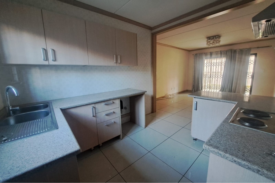 2 Bedroom Property for Sale in Noordwyk Gauteng