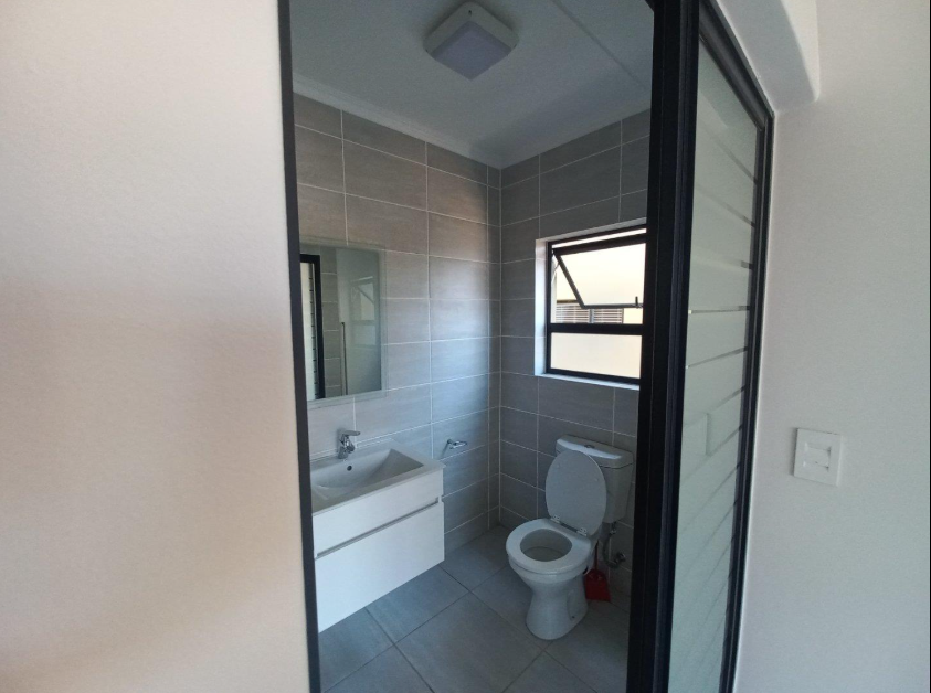 To Let 2 Bedroom Property for Rent in Waterfall Gauteng