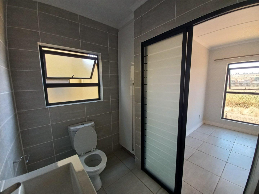 To Let 2 Bedroom Property for Rent in Waterfall Gauteng