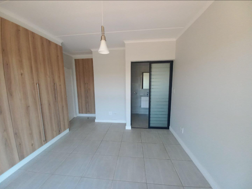 To Let 2 Bedroom Property for Rent in Waterfall Gauteng