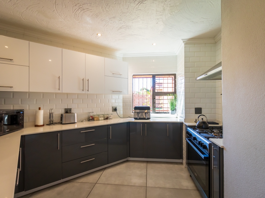 3 Bedroom Property for Sale in Honeydew Gauteng