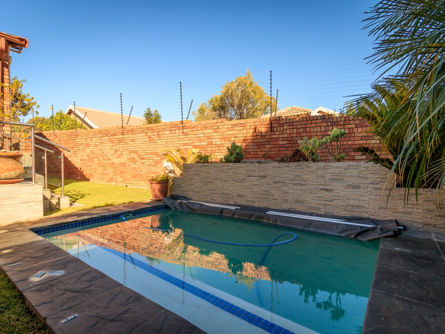 3 Bedroom Property for Sale in Honeydew Gauteng