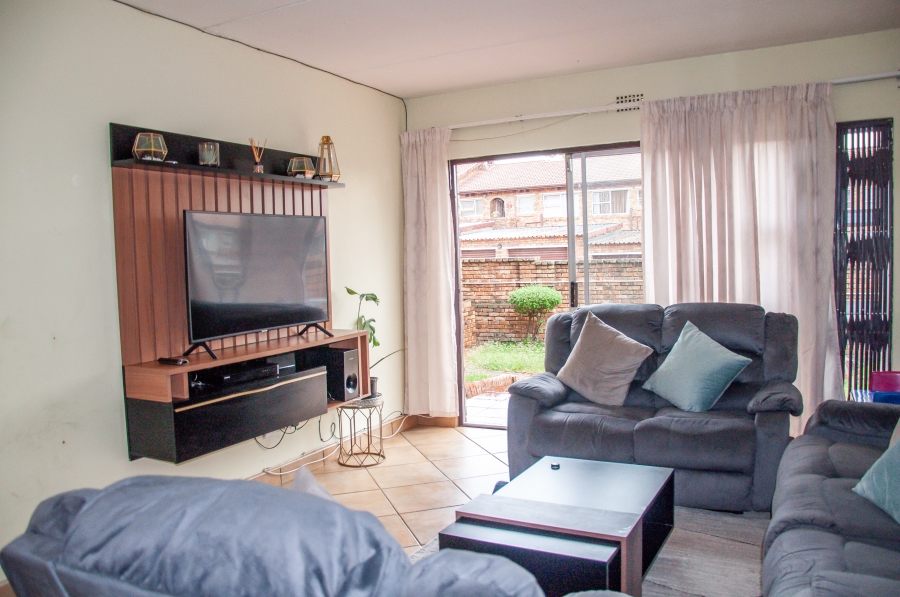 2 Bedroom Property for Sale in Buccleuch Gauteng