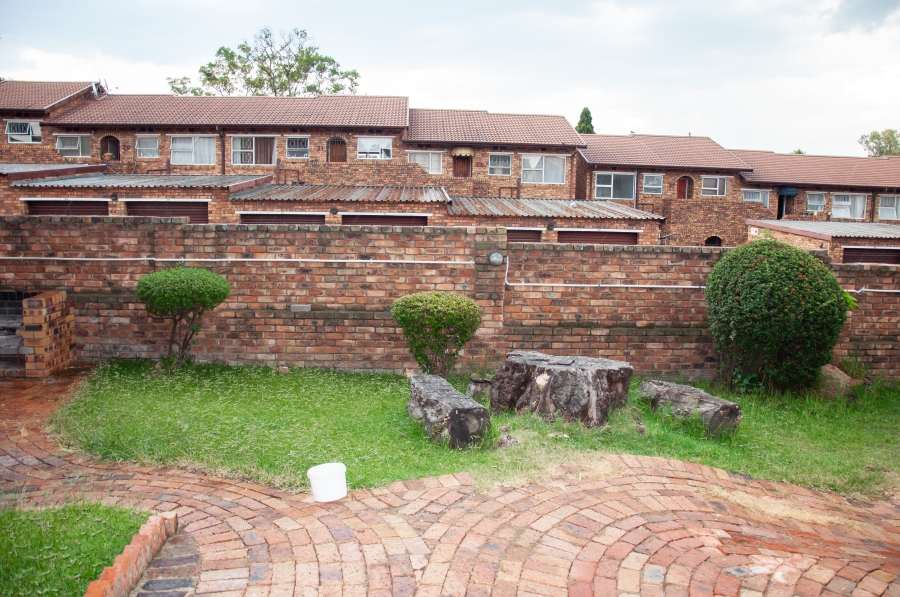2 Bedroom Property for Sale in Buccleuch Gauteng