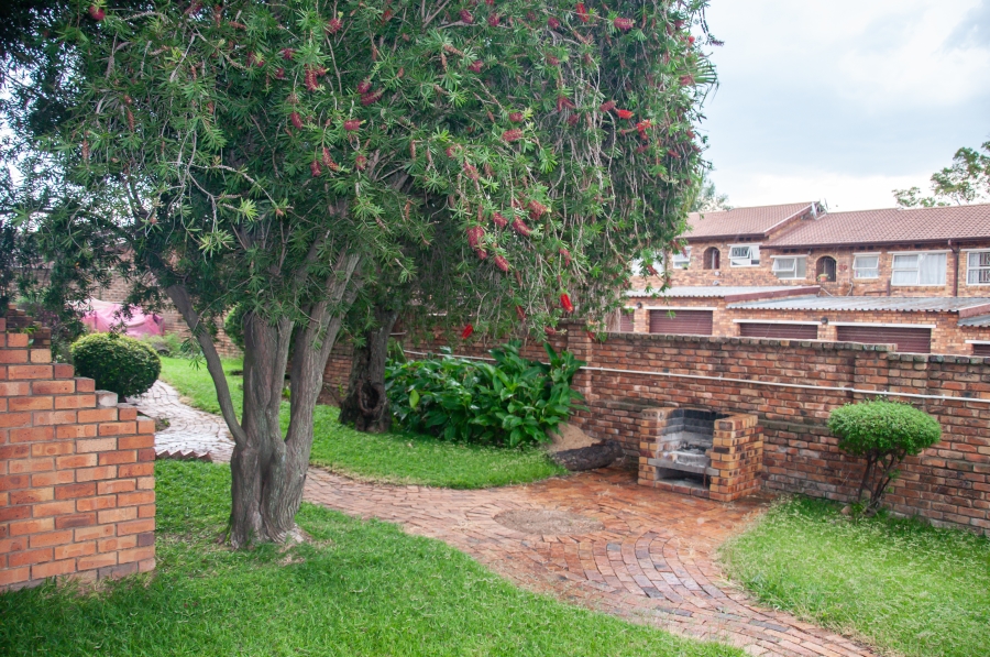 2 Bedroom Property for Sale in Buccleuch Gauteng