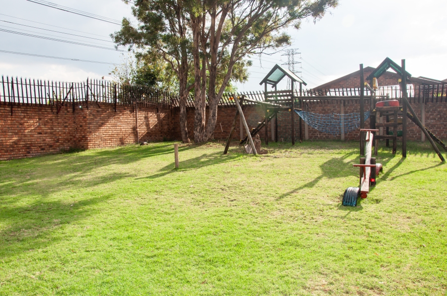 2 Bedroom Property for Sale in Buccleuch Gauteng