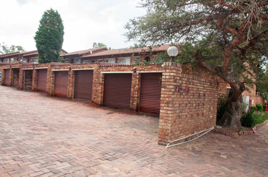2 Bedroom Property for Sale in Buccleuch Gauteng